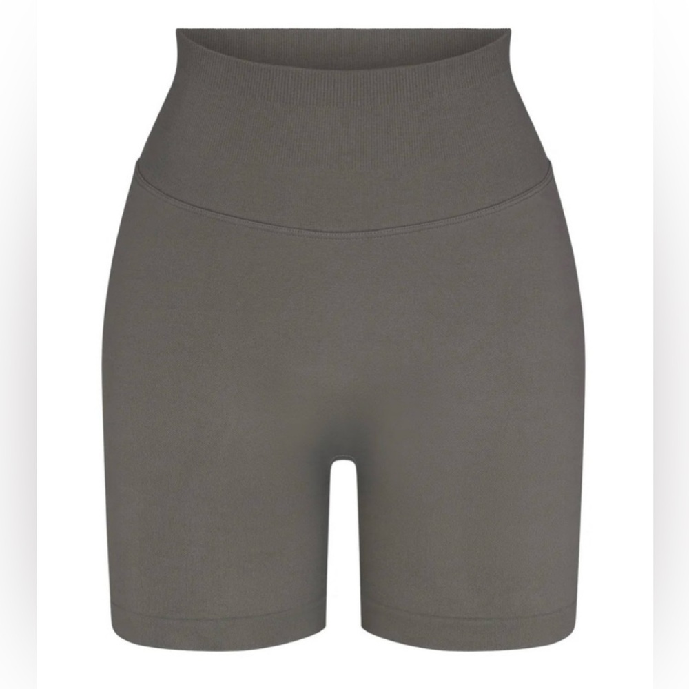 Skims Contour Lounge Bike Shorts - Picture 3 of 12